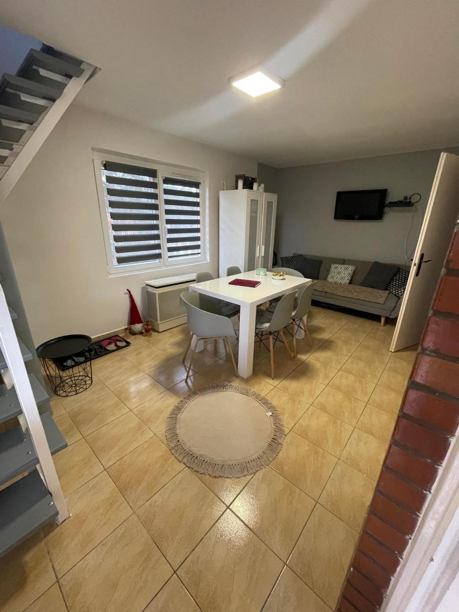 Chill Apartman Orosháza Buitenkant foto